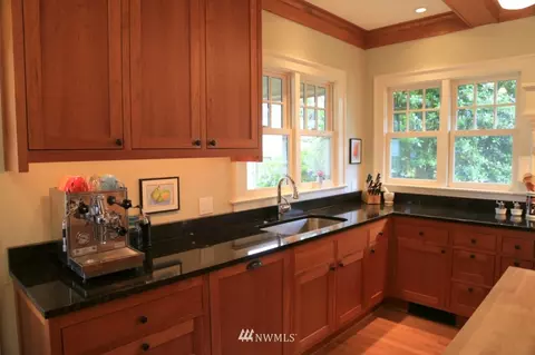 1208 Colby Ave, Everett, WA 98201 photo 8
