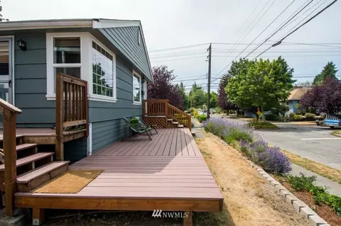 703 N 77th St, Seattle, WA 98103 photo 3