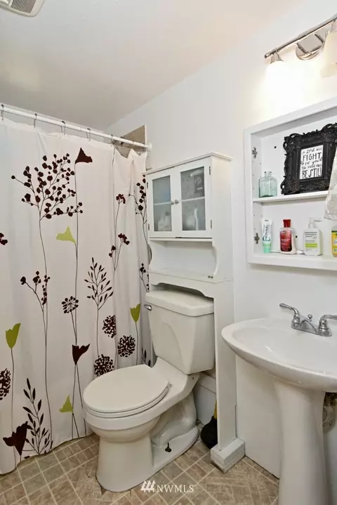 703 N 77th St, Seattle, WA 98103 photo 22