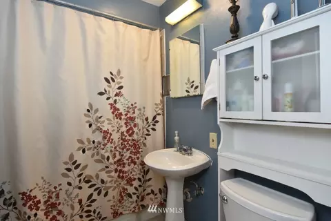 703 N 77th St, Seattle, WA 98103 photo 19