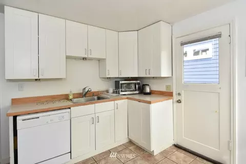 703 N 77th St, Seattle, WA 98103 photo 18