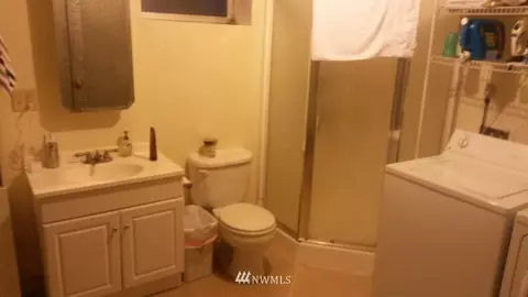 403 N 49th St, Seattle, WA 98103 photo 9