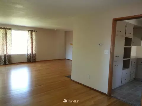 8626 Valhalla Dr, Everett, WA 98208 photo 4
