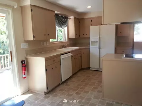 8626 Valhalla Dr, Everett, WA 98208 photo 6