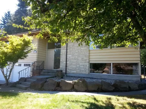 8626 Valhalla Dr, Everett, WA 98208 photo 2