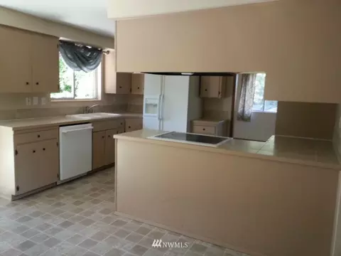 8626 Valhalla Dr, Everett, WA 98208 photo 5