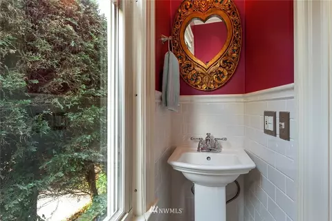 1950 15th Ave E, Seattle, WA 98112 photo 12