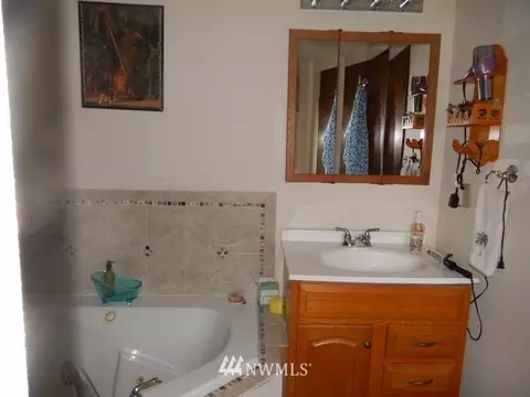 105 Erickson Ln SW, Orting, WA 98360 photo 18