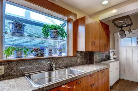 2211 Broadway Ave E, Seattle, WA 98102 photo 7