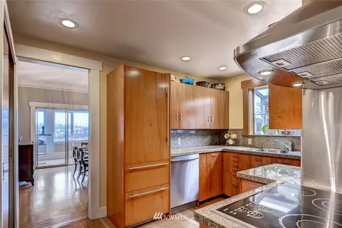 2211 Broadway Ave E, Seattle, WA 98102 photo 6