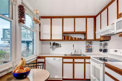 2211 Broadway Ave E, Seattle, WA 98102 photo 17