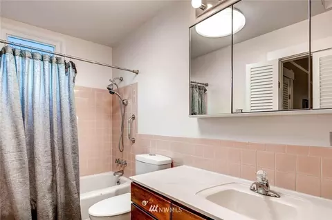 2211 Broadway Ave E, Seattle, WA 98102 photo 11