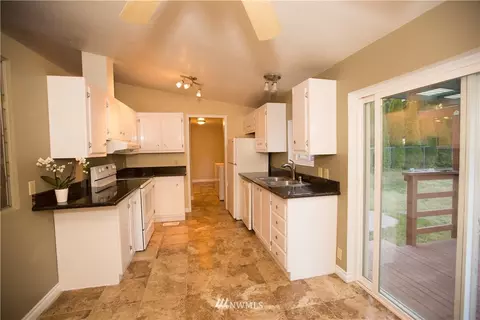 8499 Cimarron Way, Maple Falls, WA 98266 photo 4