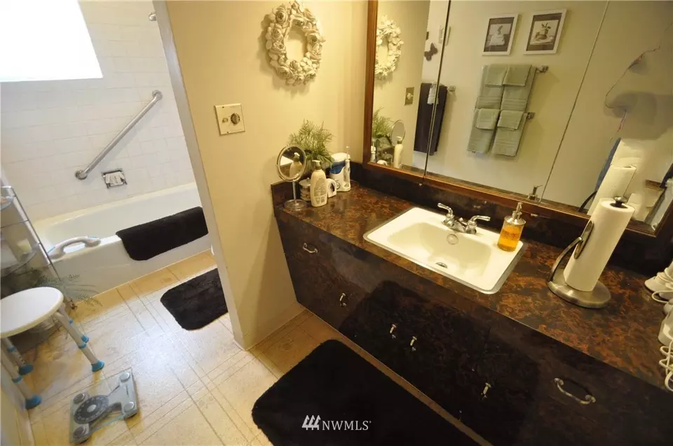  8235 36th Ave NE, Seattle, WA 98115 photo 14
