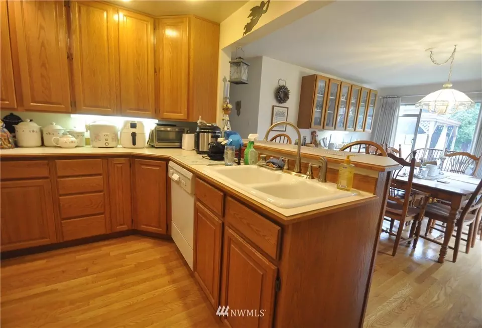  8235 36th Ave NE, Seattle, WA 98115 photo 4