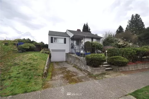 8235 36th Ave NE, Seattle, WA 98115