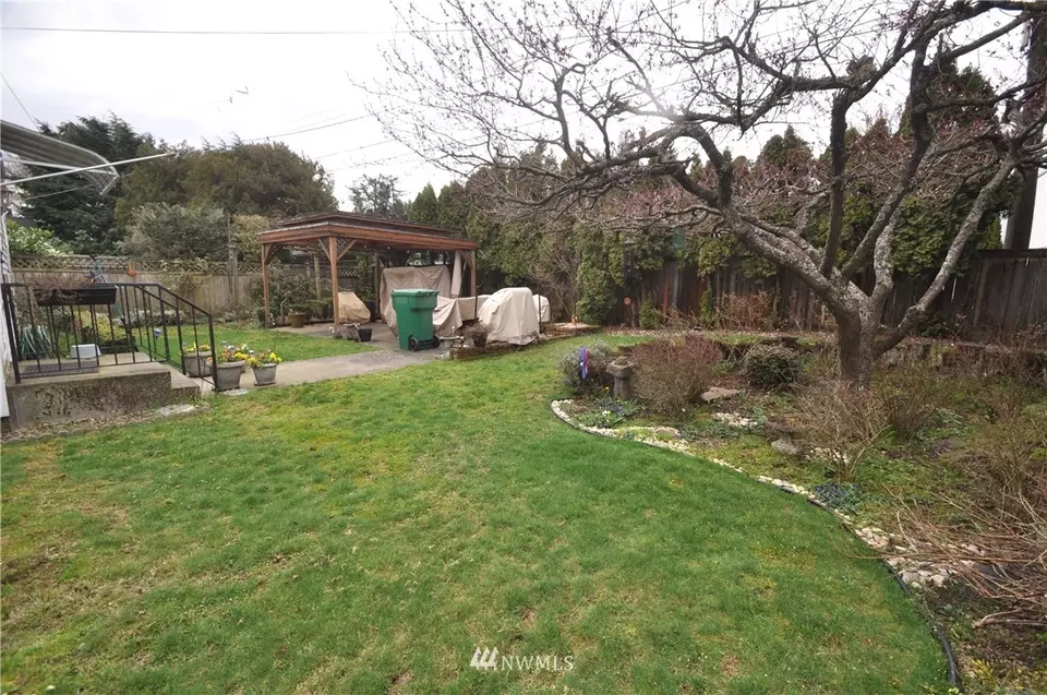 8235 36th Ave NE, Seattle, WA 98115 photo 17