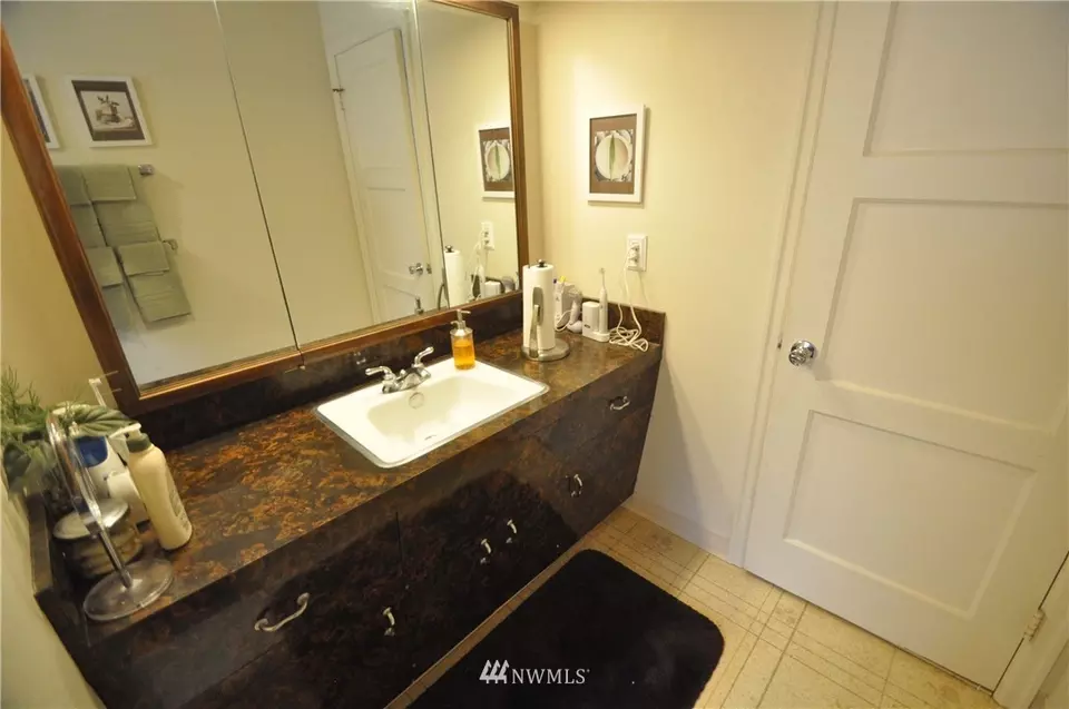  8235 36th Ave NE, Seattle, WA 98115 photo 13