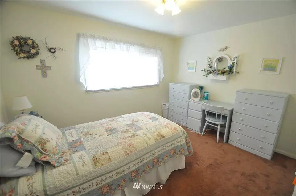  8235 36th Ave NE, Seattle, WA 98115 photo 9