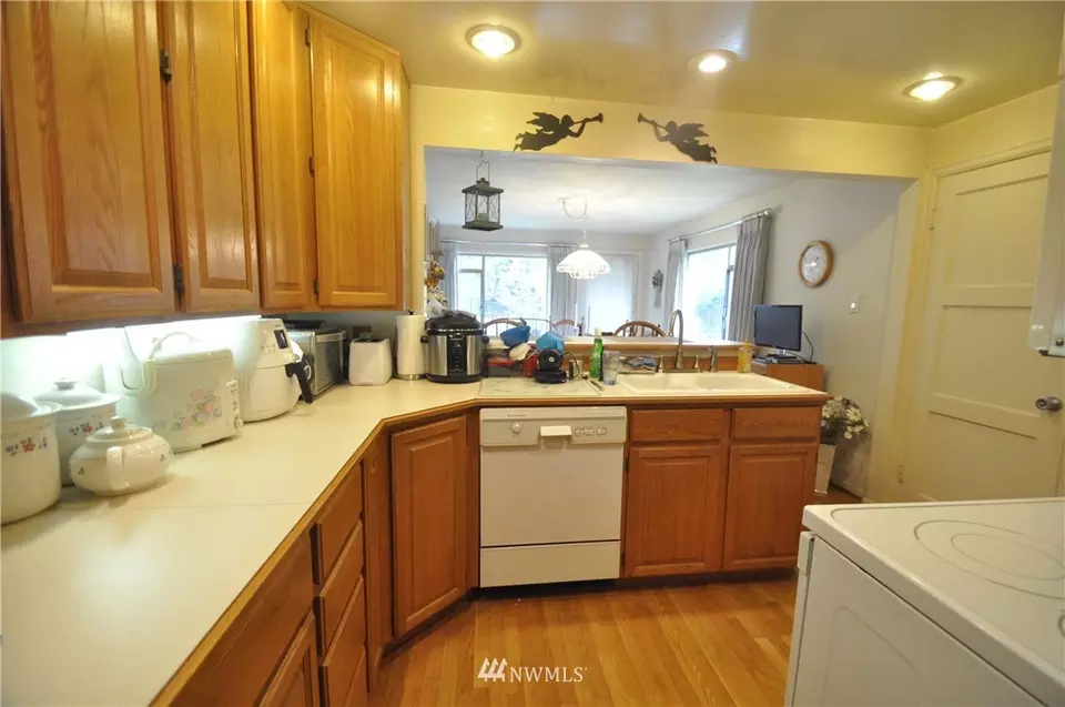  8235 36th Ave NE, Seattle, WA 98115 photo 3
