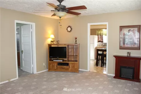2929 Dover St, Longview, WA 98632 photo 2