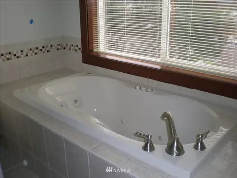 816 E Marine View Dr, Everett, WA 98201 photo 4