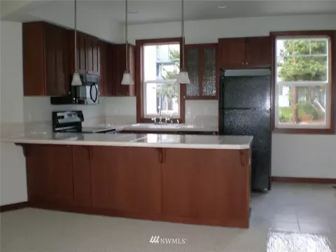 816 E Marine View Dr, Everett, WA 98201 photo 3