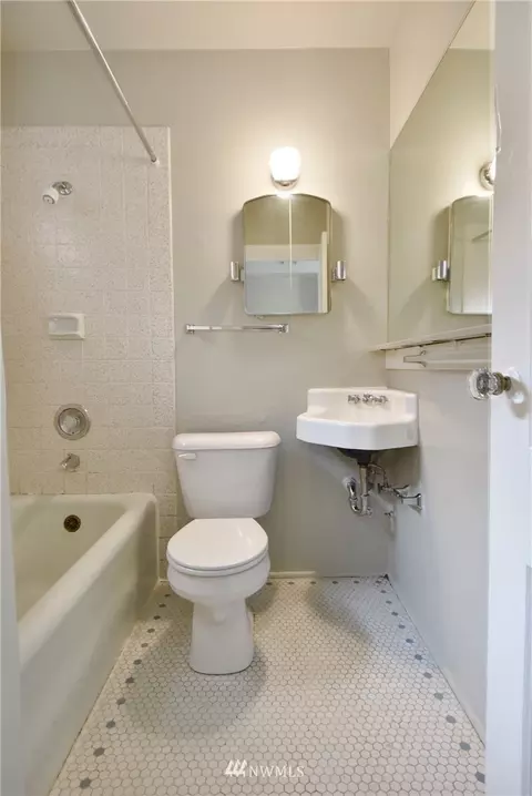 406 Summit Ave E, Seattle, WA 98102 photo 20