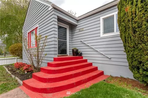 1635 Griffin Ave, Enumclaw, WA 98022 photo 2