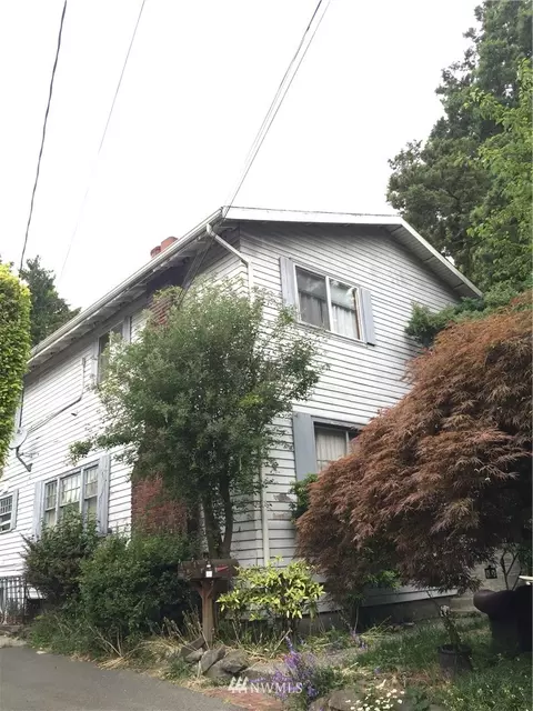 921 925 10th Ave E, Seattle, WA 98102 photo 4