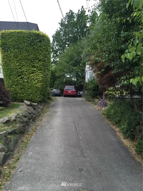 921 925 10th Ave E, Seattle, WA 98102 photo 5