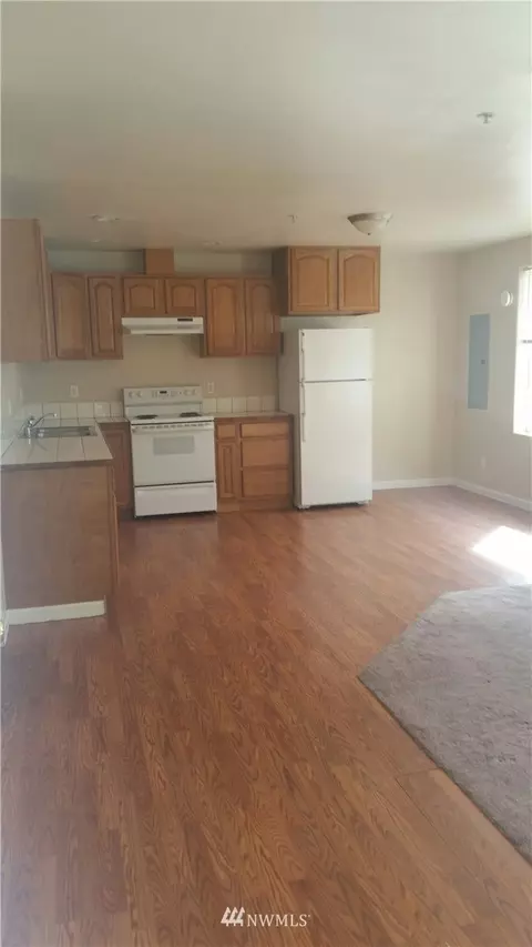 1011 8th, Longview, WA 98632 photo 2