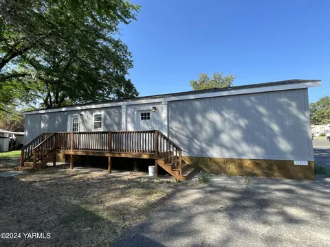 1060 N Wenas Rd #9, Selah, WA 98942
