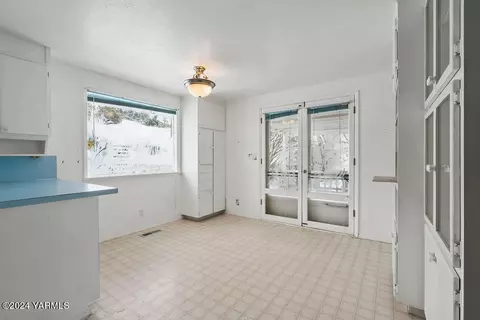 16081 Ahtanum Rd, Yakima, WA 98903 | 33 Photos - Movoto