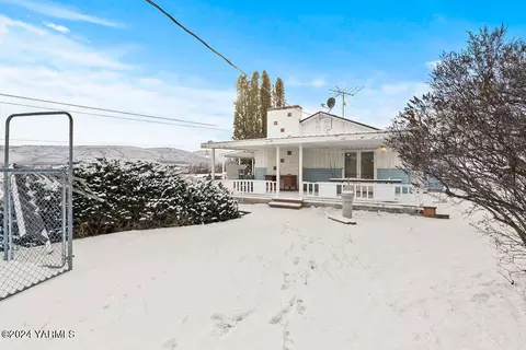 16081 Ahtanum Rd, Yakima, WA 98903 | 33 Photos - Movoto