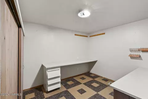 16081 Ahtanum Rd, Yakima, WA 98903 | 33 Photos - Movoto