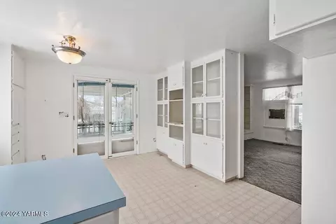 16081 Ahtanum Rd, Yakima, WA 98903 | 33 Photos - Movoto