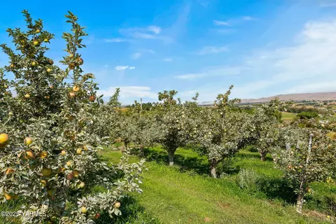 Nka Desmarais Rd, Moxee, WA 98936