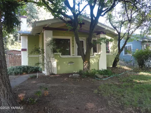 116 N 18th Ave, Yakima, WA 98902