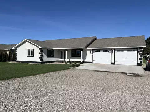 1108 2nd Ave, Granger, WA 98932 photo 1