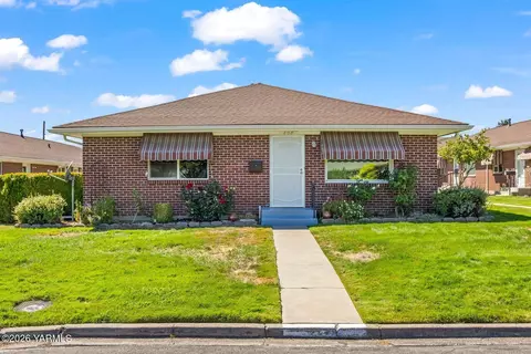 208 N 41st Ave, Yakima, WA 98908