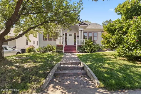 210 S 18th Ave, Yakima, WA 98902