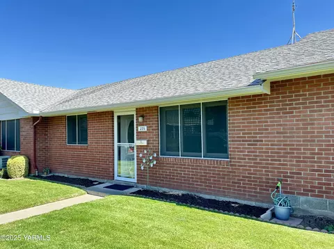 235 N 38th Ave, Yakima, WA 98902