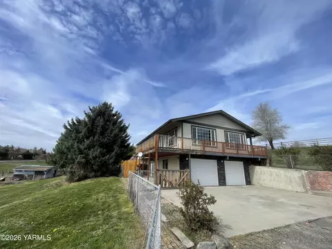 1602 Stein Rd, Yakima, WA 98908