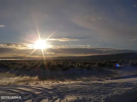 Nka Cottonwood Canyon Rd, Yakima, WA 98908