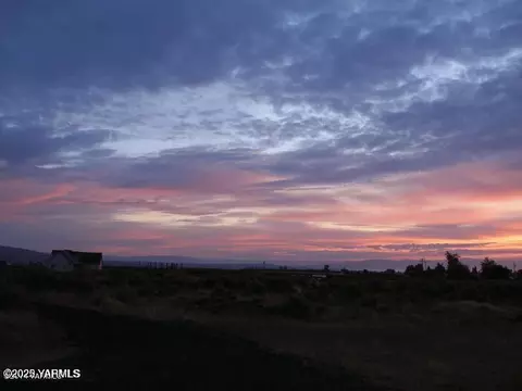 Nka E Pheasant Hill Rd, Yakima, WA 98908