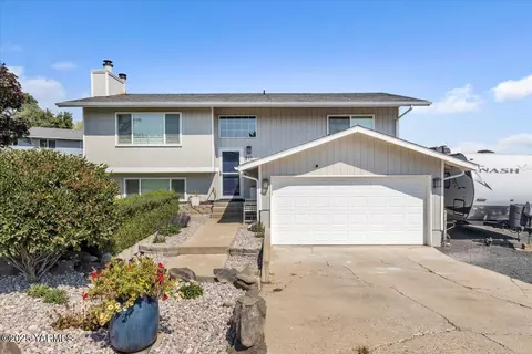 211 Palmer Dr, Selah, WA 98942