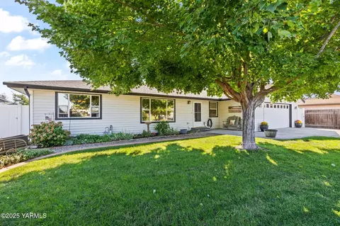 1417 S 29th Ave, Yakima, WA 98902