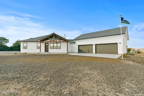 12907 Douglas Rd, Yakima, WA 98908