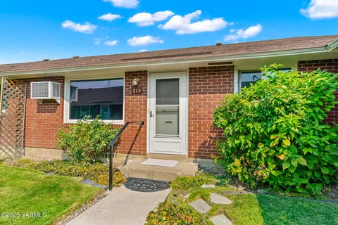 215 N 42nd Ave, Yakima, WA 98908